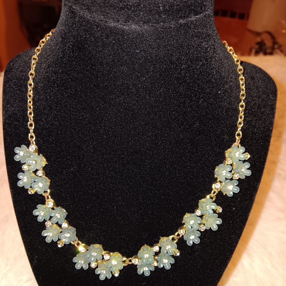 Necklace Elegant Gold Color and Green Floral Necklace